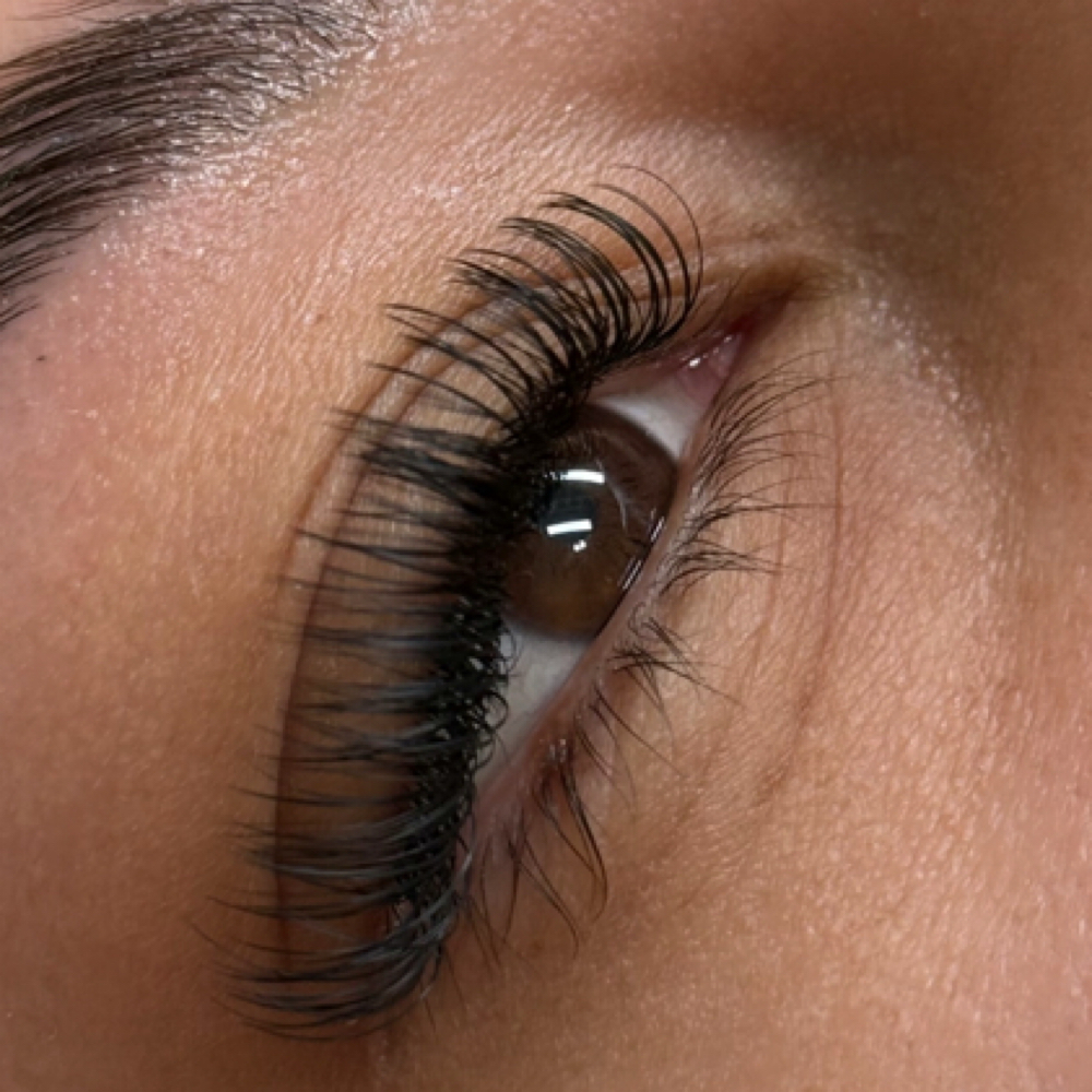 Wet Set Fills at Glo Beauty Studio LLC in Los ANGELES, CA