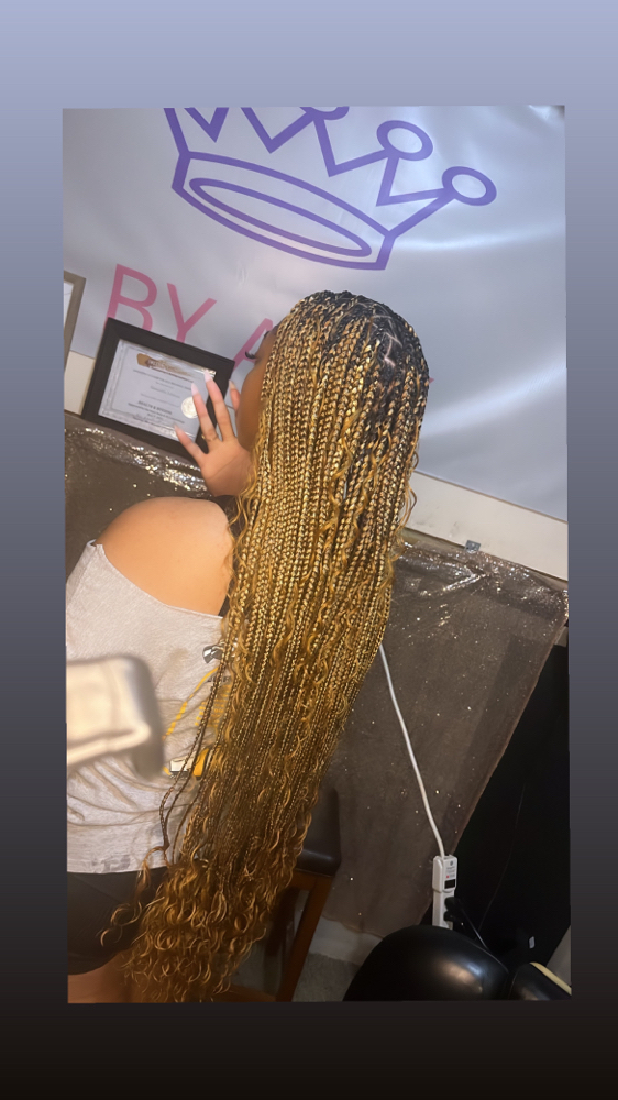 Boho Knotless W/ Curly Hair On Ends