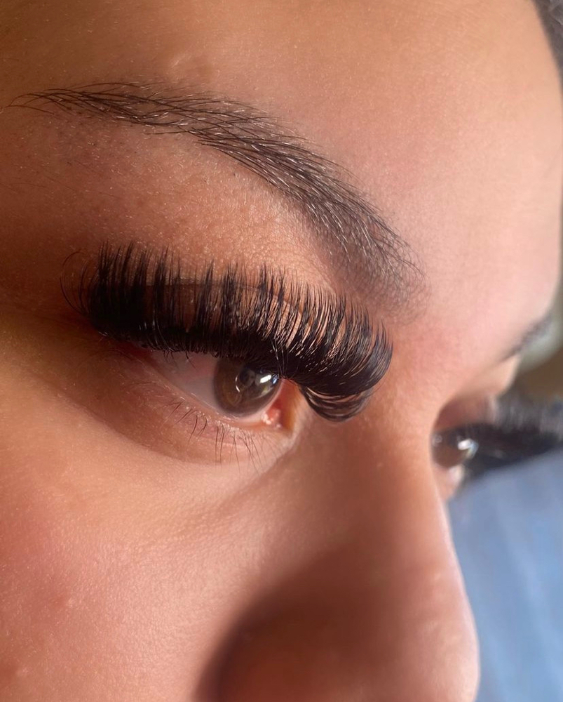 Volume Set at FC Lash & Beauty LLC in Islandia, NY
