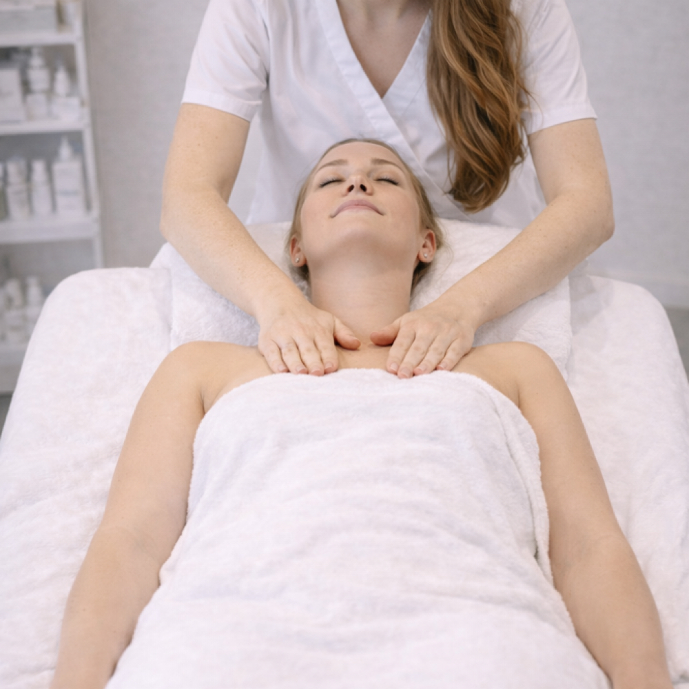 Neck & Décolleté Enhancement