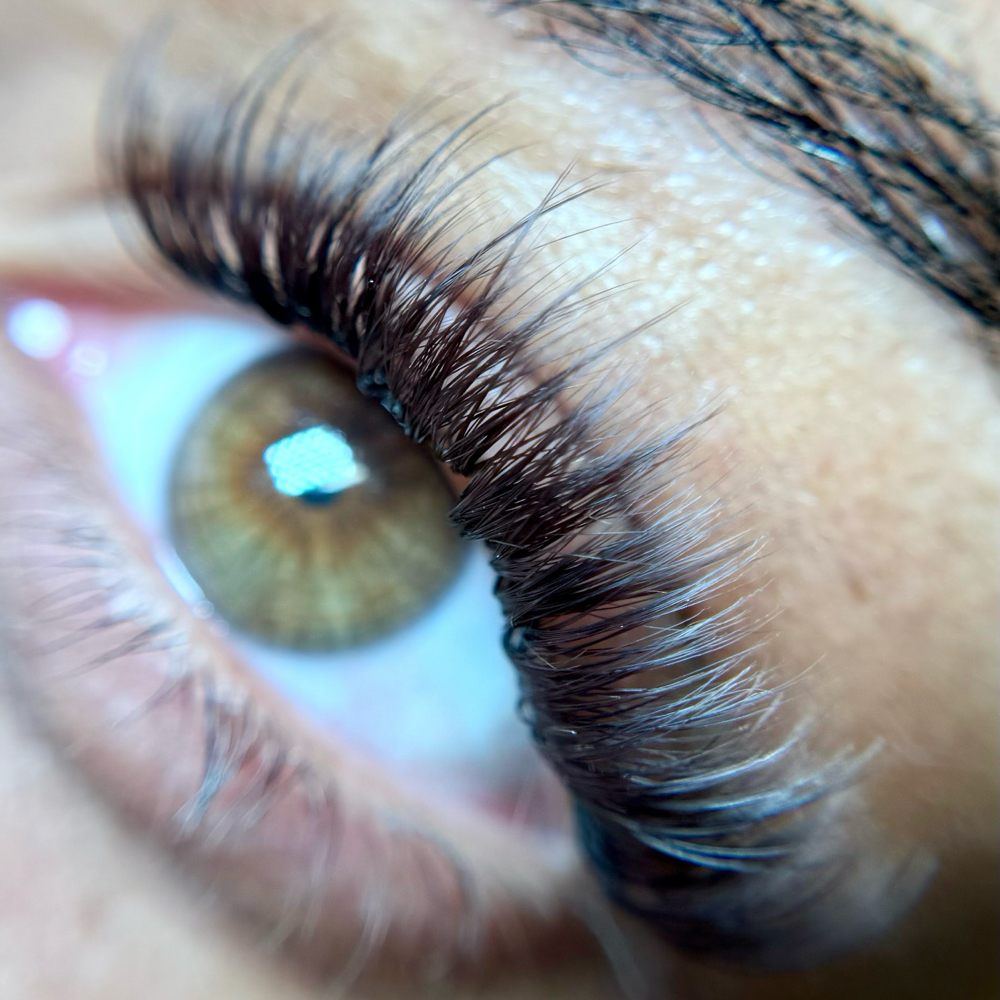 Hybrid Eyelash Extensions