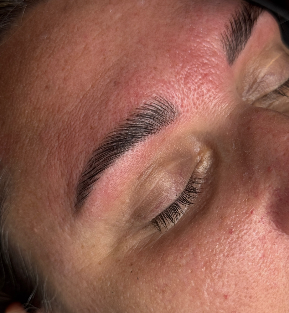 Brow Lamination & Tint