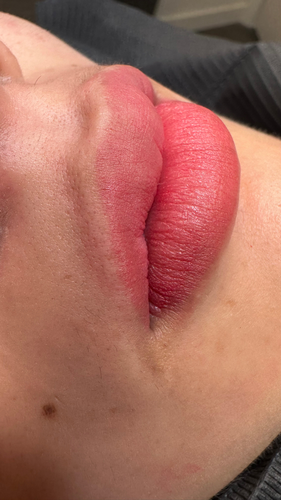 Lips Blush Touch Up