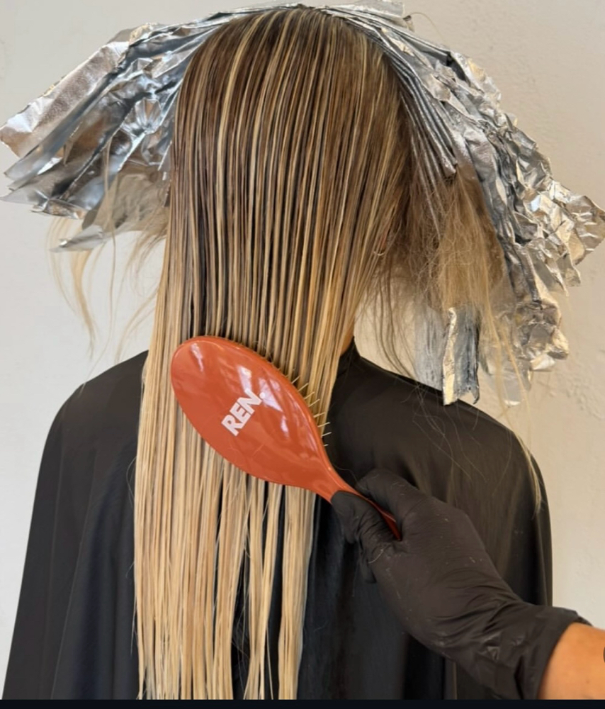 CUSTOM BLONDING FOIL (vanessa) at AGAPE' Beauty Space in Roselle, IL