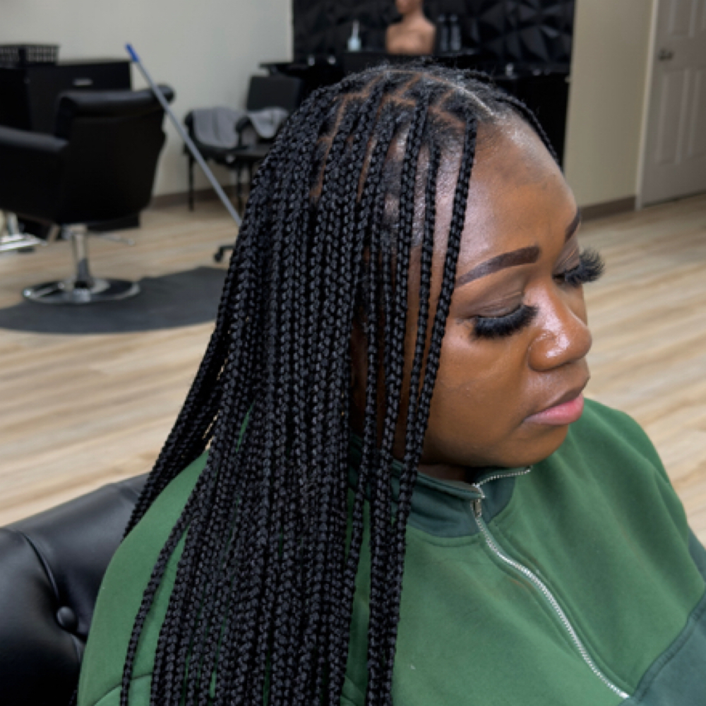 Medium Knotless at Sene Beauty Bar in Horn Lake, MS