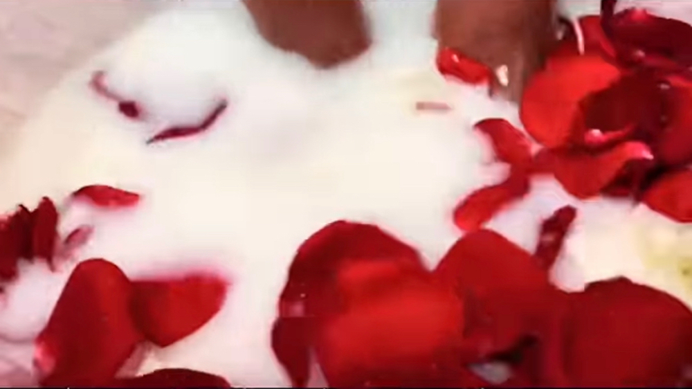 Bougie Steam Pedi W/ Rose Petals