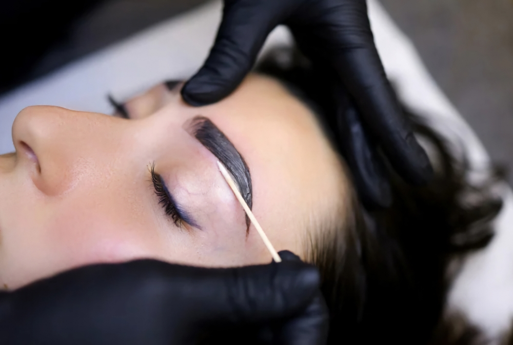 BROW TINT OR STAIN