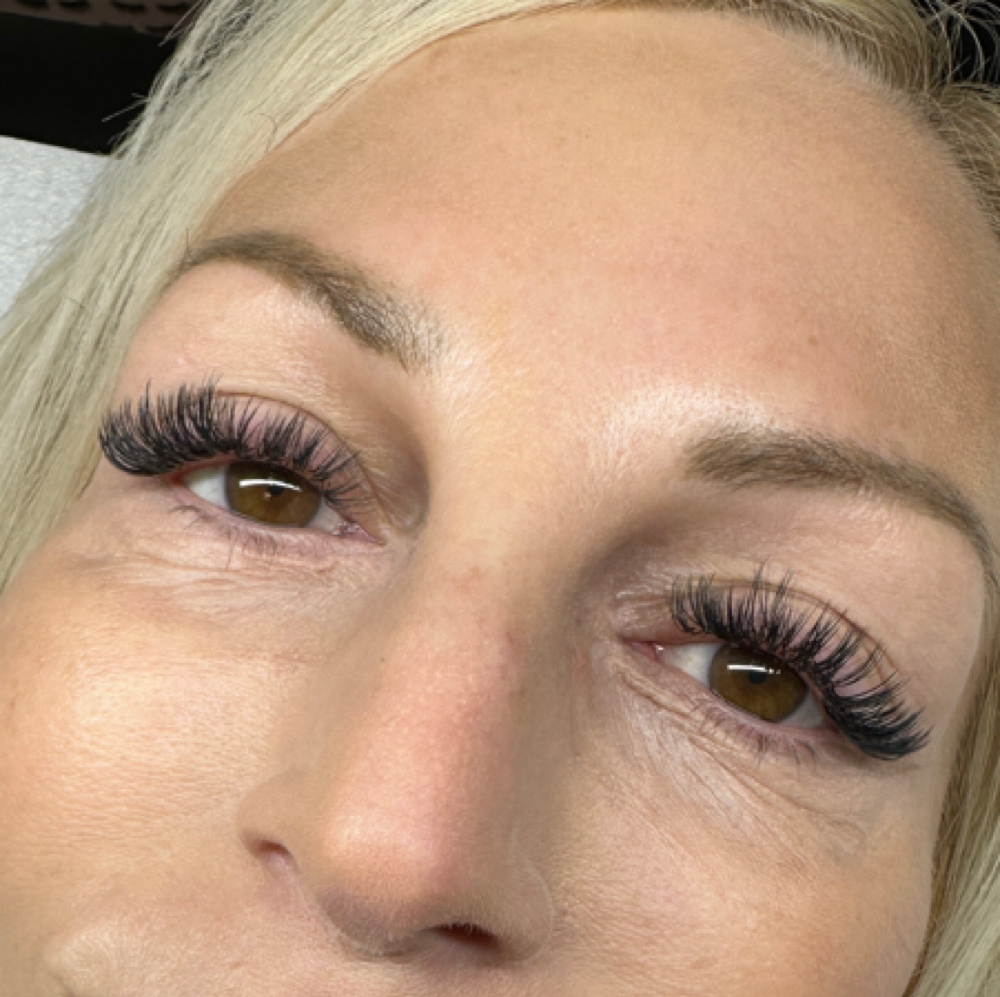 Volume Full Set at Lids Lashes and Brows in 93309