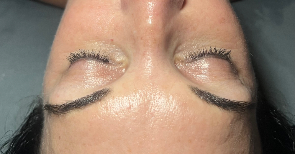 Brow Tint & Clean Up