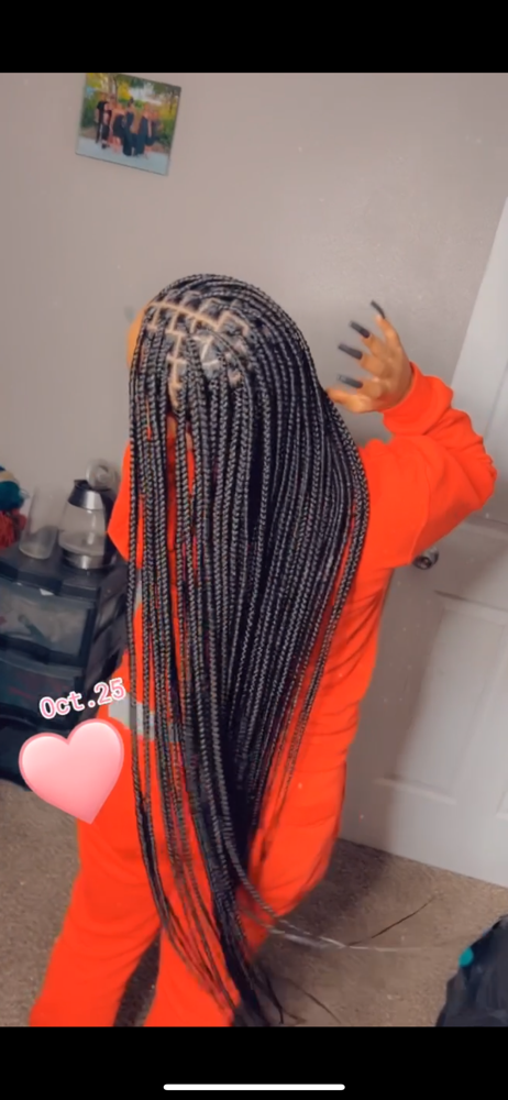 Medium Knotless / Butt Length