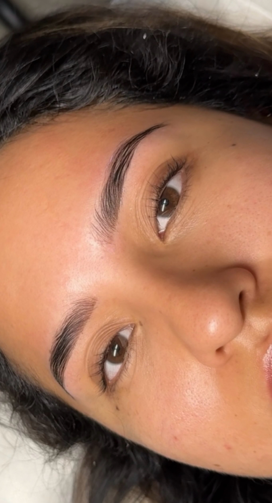 Brow Lamination & Tint