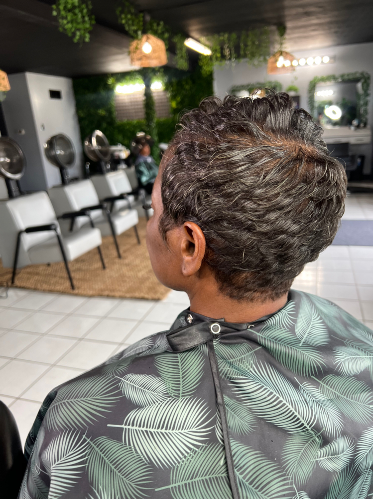 Relaxed: Pixie Shampoo & Style