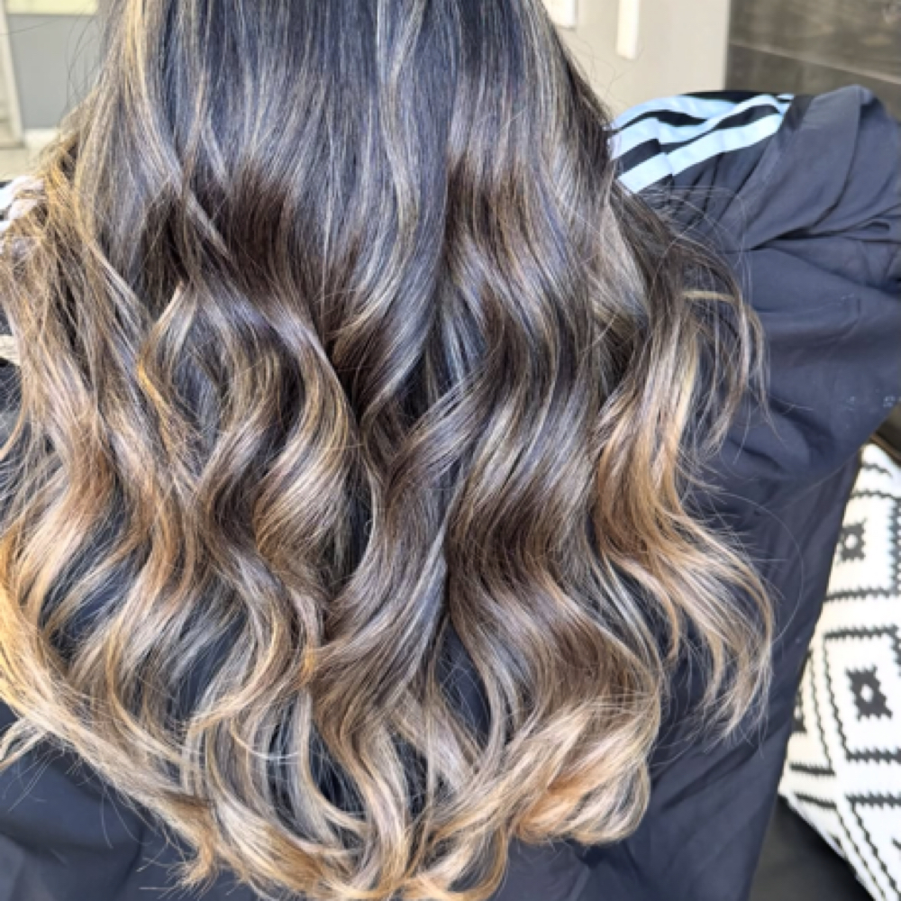 Ombre Hair Coloring at Luna Barber & Beauty Studio in Los Ángeles, CA