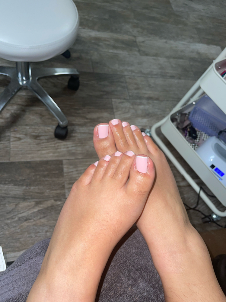 Gel Pedicure • Hydrating
