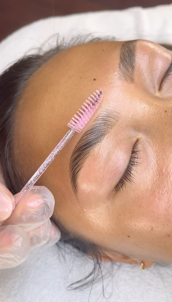 Brow Lamination & Tint