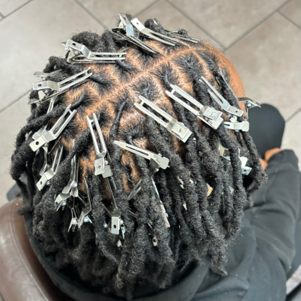 Loc Retwists at HairxHeavyyy in Gardena, CA