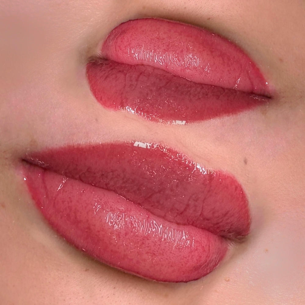 LIP BLUSH TOUCH UP