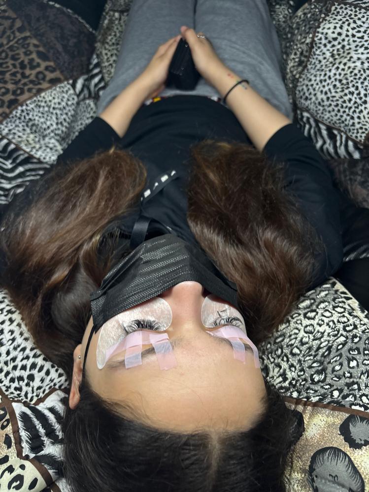 $100 Sat & Sun ⭒ Lash Special ⭒