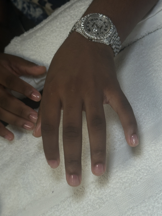 Signature Studio Mani