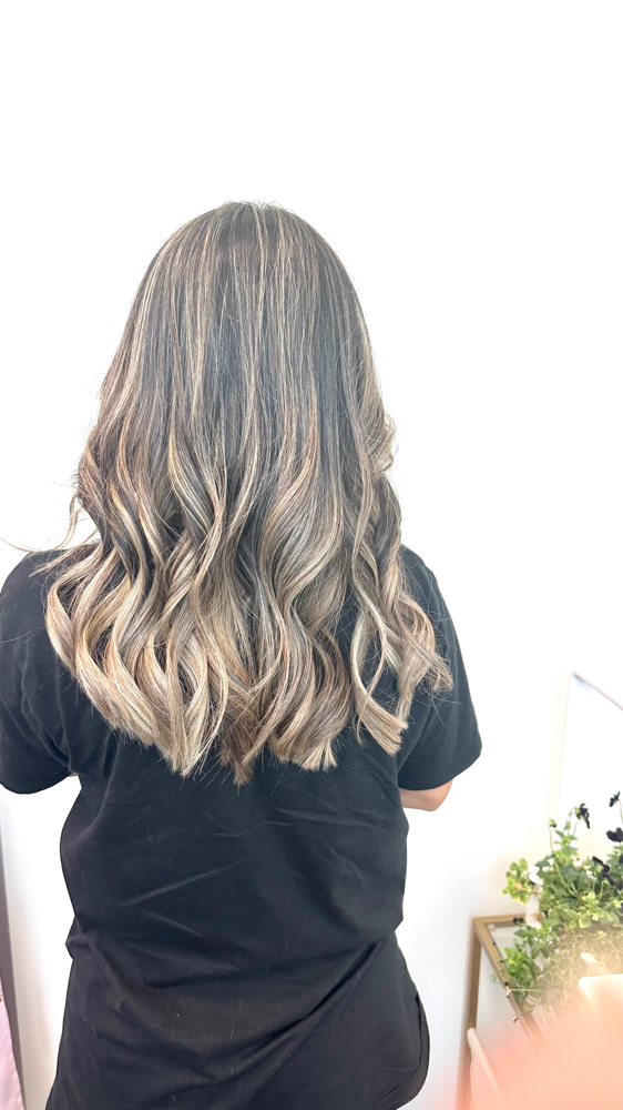 Women’s Haircut Deluxe Style