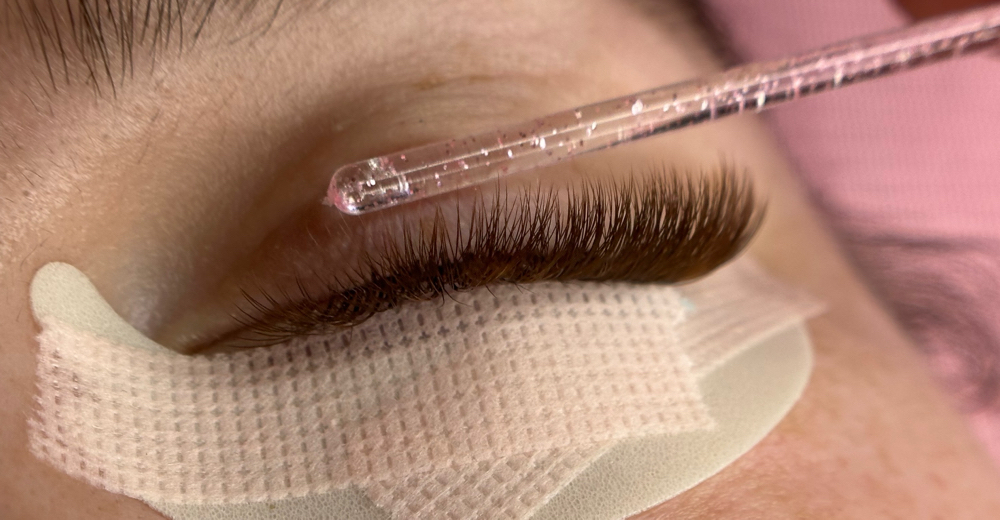 Brown Lash Set at Luxx Beauty Lounge Co in Dallas, TX