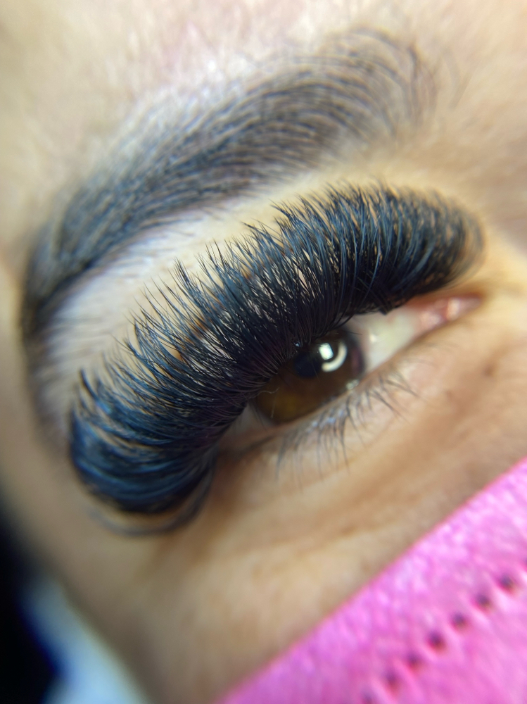 Mega Volume Full Set at Reyna’s Beauty Palace in San Leandro, CA