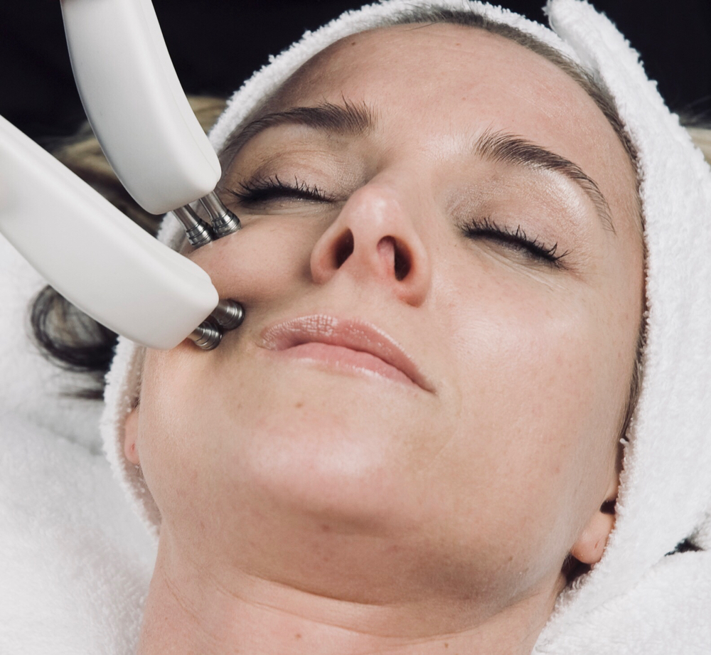 Microcurrent Lifting Facial