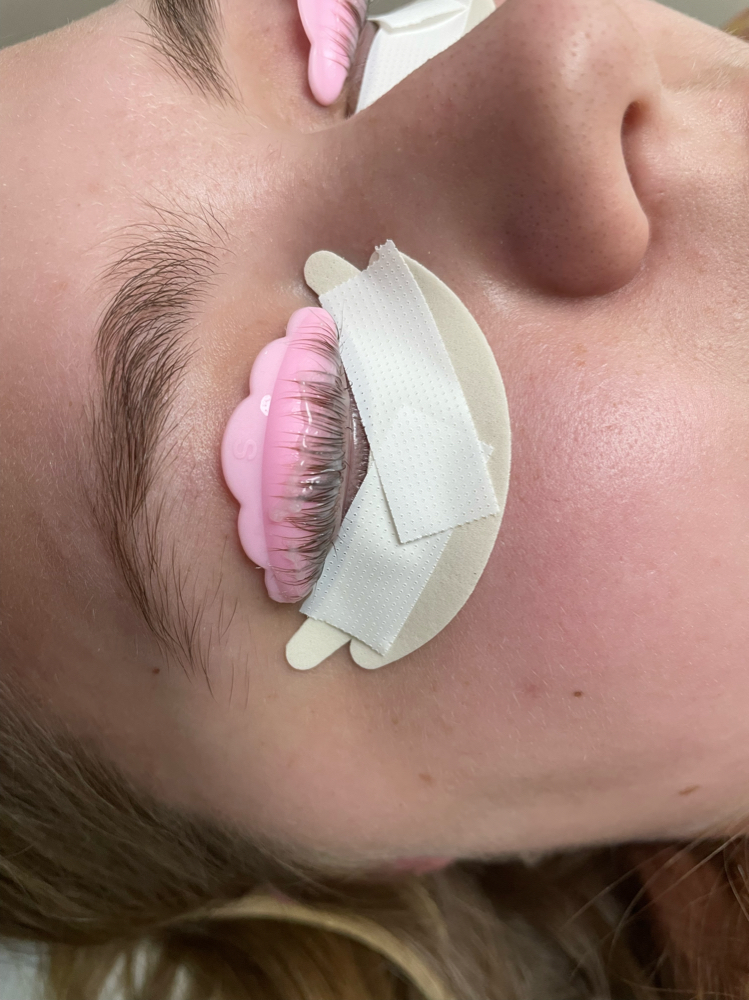 Eyelash lift with keratin