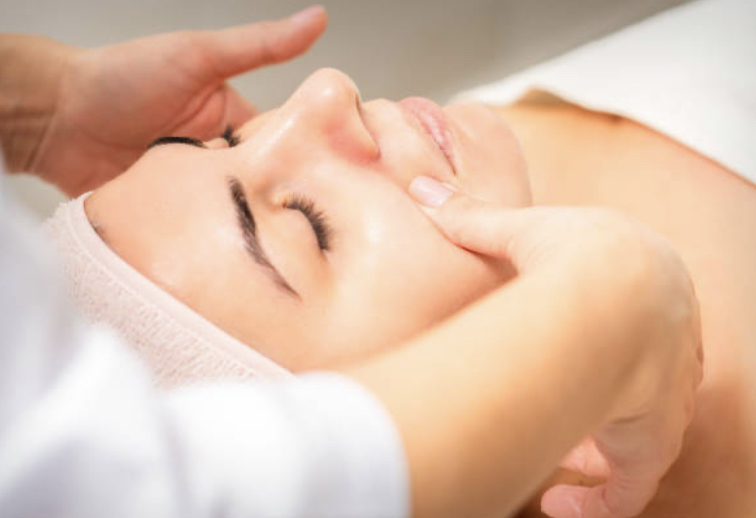 Dermaplane Facial