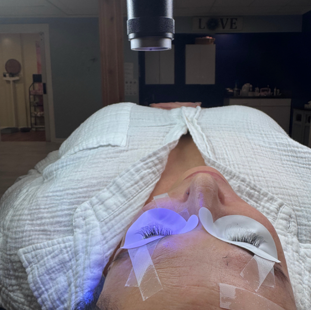 Classic Full Set at Le Flutterie in Waynesboro, VA