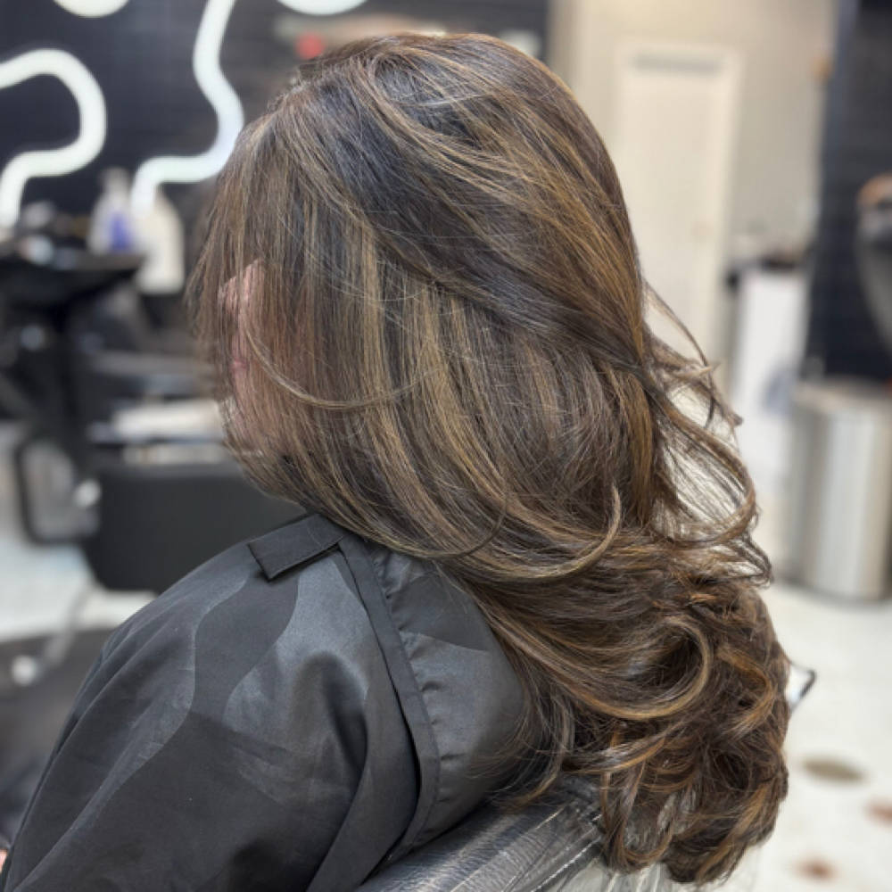 Iluminaciones / Highlights at Beauty Salon Latin in Raleigh, NC