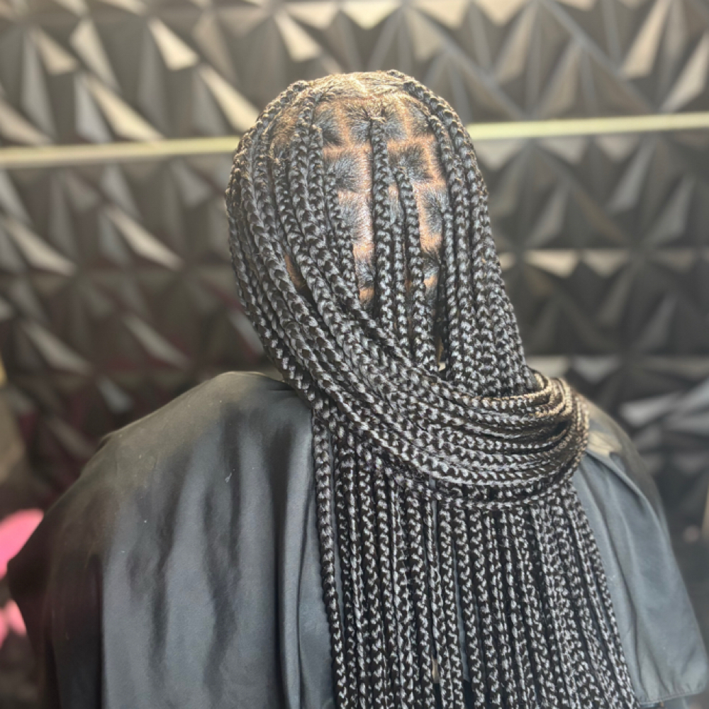 Medium Knotless at Zayziee Stylesss in Milwaukee, WI