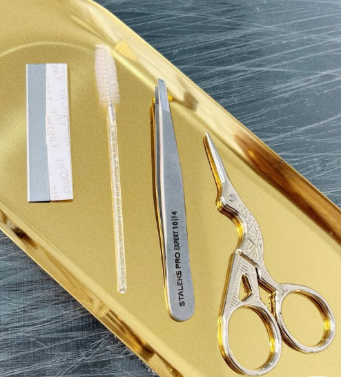 Brow Shaping with Design
