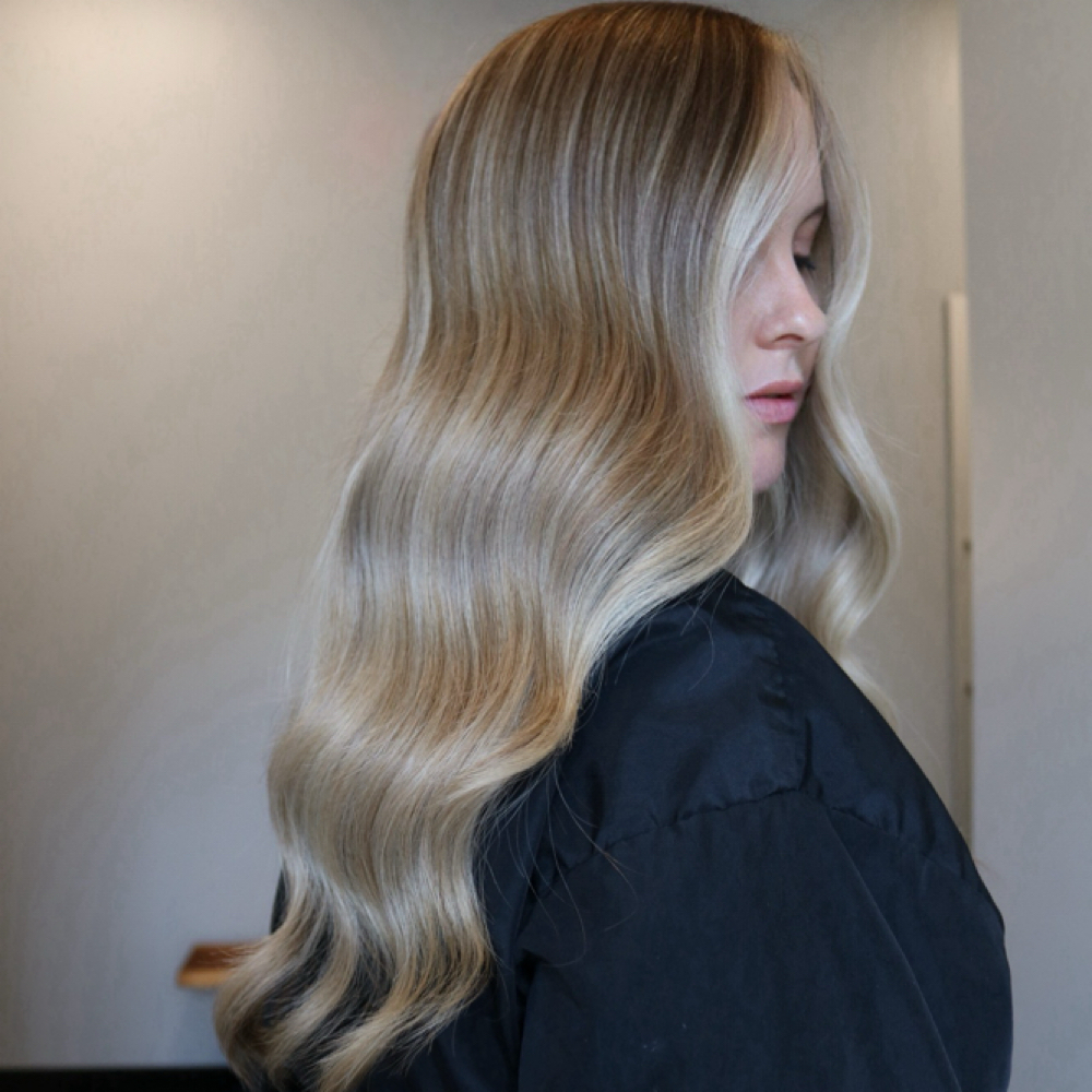 Bombshell Blonde at Salón MICA in San Antonio, TX