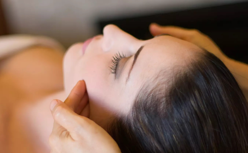 MAY DELUXE FACIAL SPECIAL