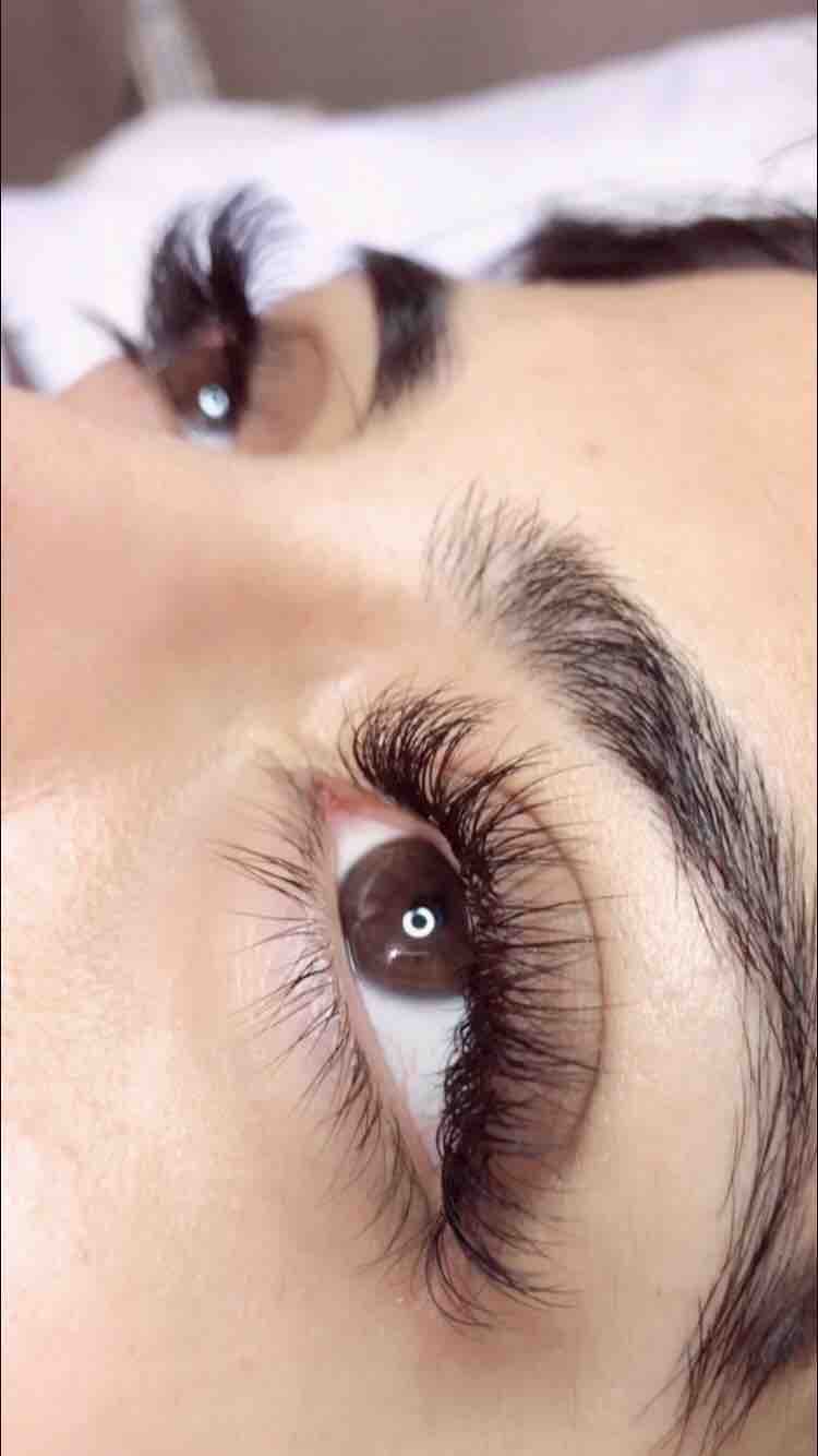 Amora- Hybrid Lashes Full Set