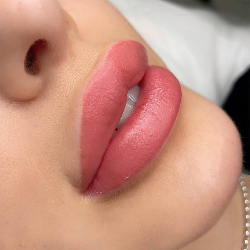 LIP TOUCH UP