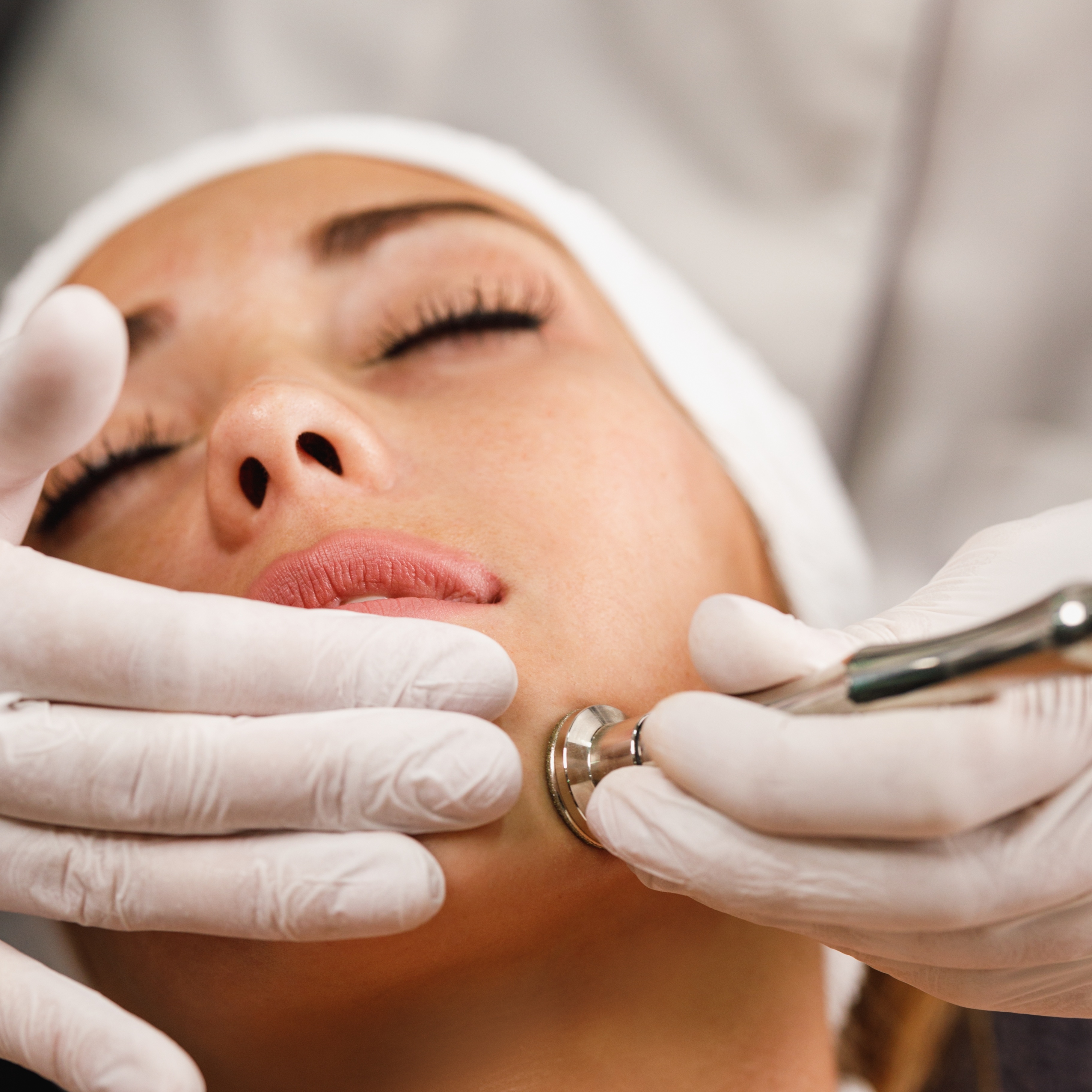 Microdermabrasion-Diamond Head at It’s a Girl Thing Skin & Beauty Bar in Lone Tree, CO