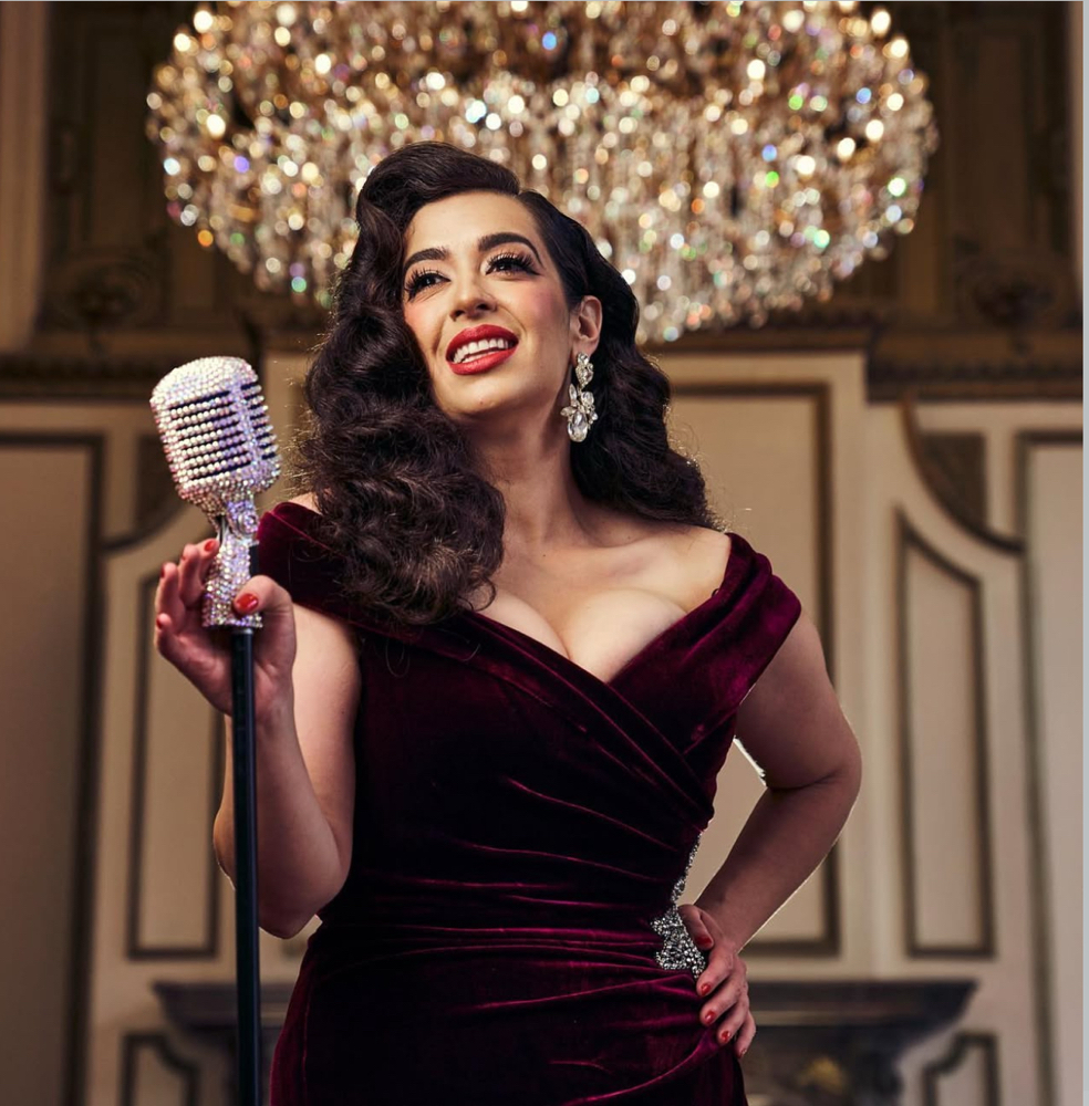 Hollywood Waves & Vintage Styles at MOONLIGHT GLAMOUR in Anaheim, CA