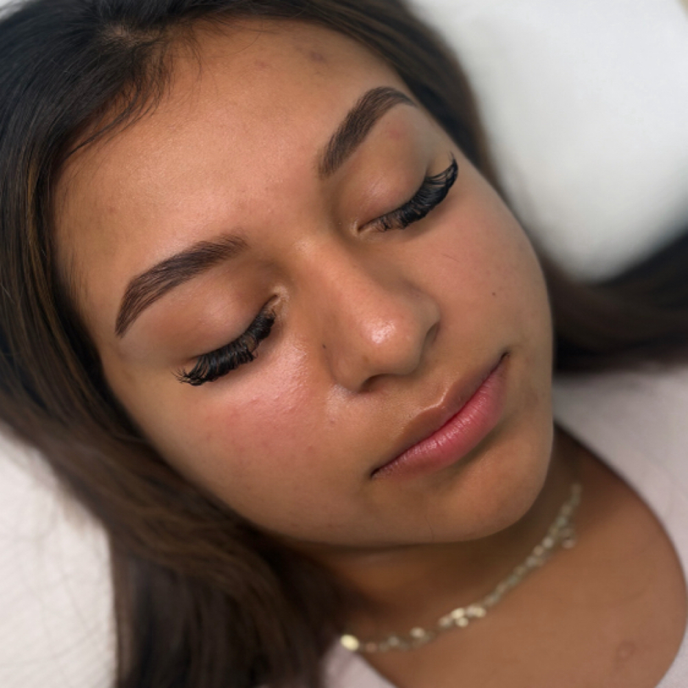 Brow Sculpt (wax) at Prettylilskinestheticsllc in Naples, FL