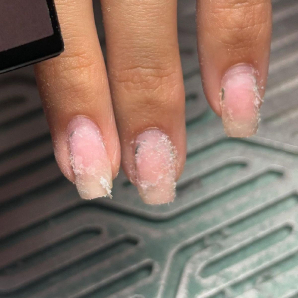 Soak Off Without Service at L.E.N Beauty Studio in Round Lake Park, IL
