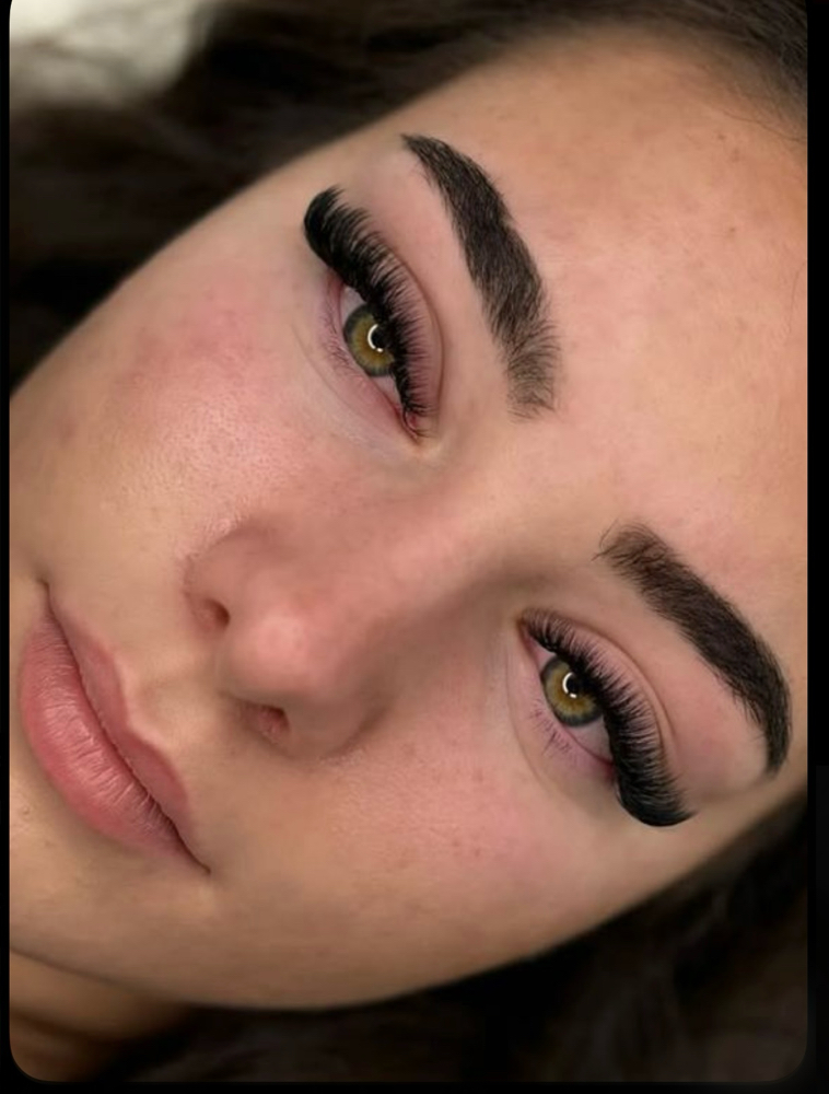 Lash clusters at Behindvadaschair in Jacksonville, NC