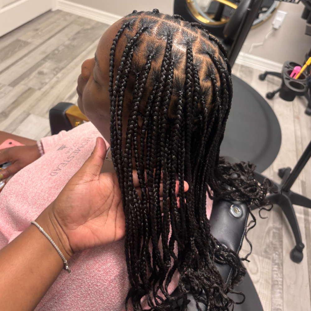 Smed Knotless Braids at Glow Braid Lounge in Pearland, TX
