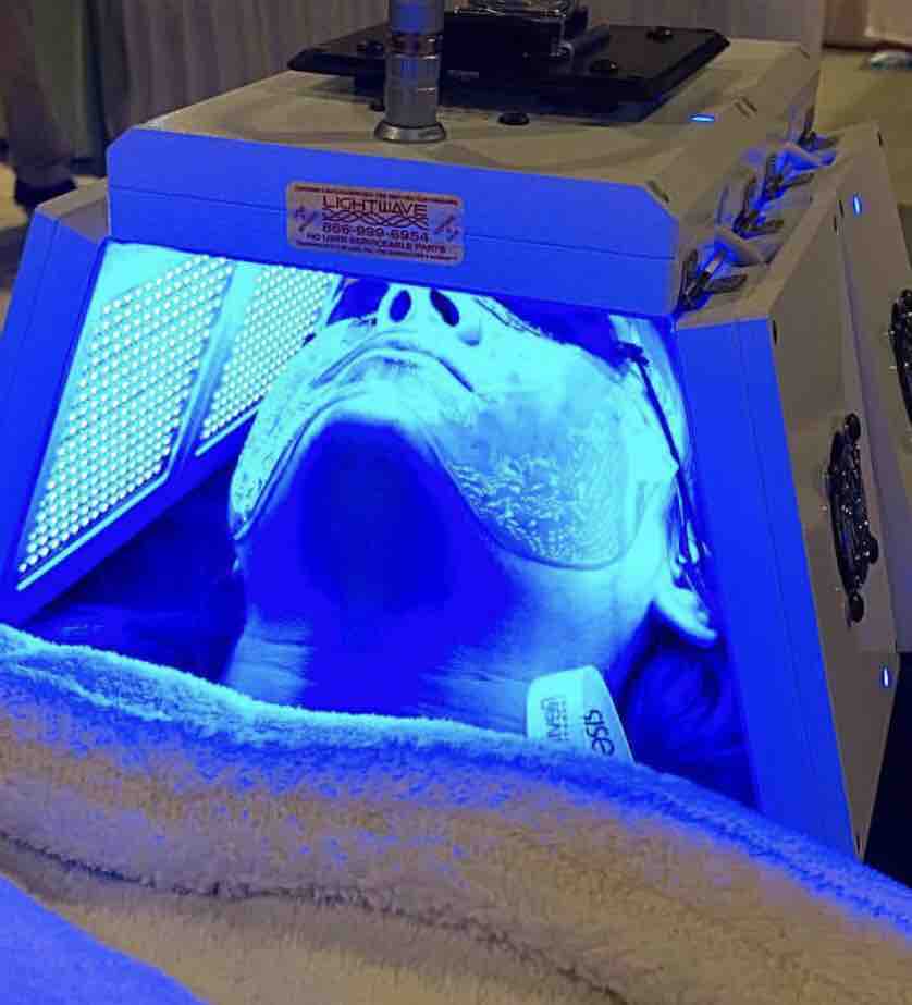 ACNE/LED FACIAL TREATMENT