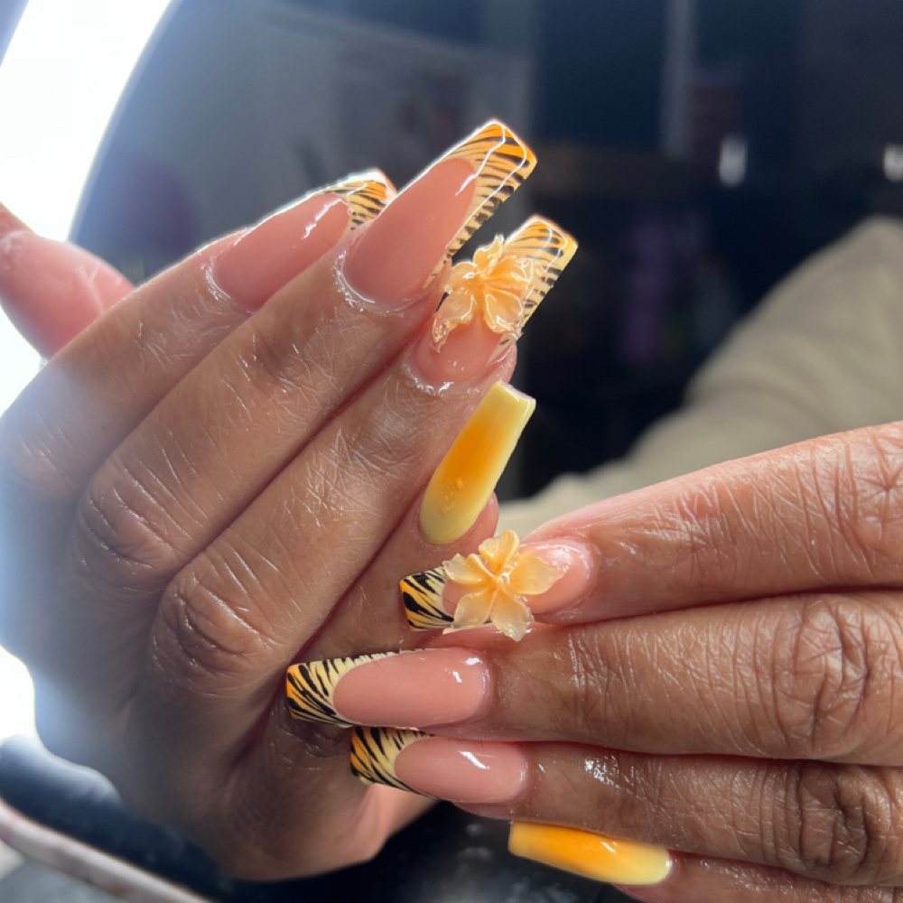 Medium Full Set at Venetta Gosha in Chicago, IL