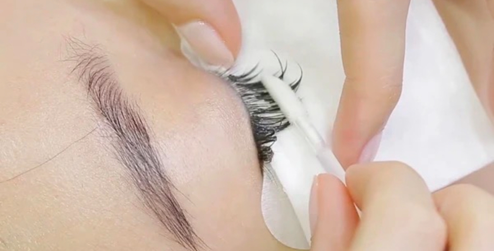 Lash Extention Removal