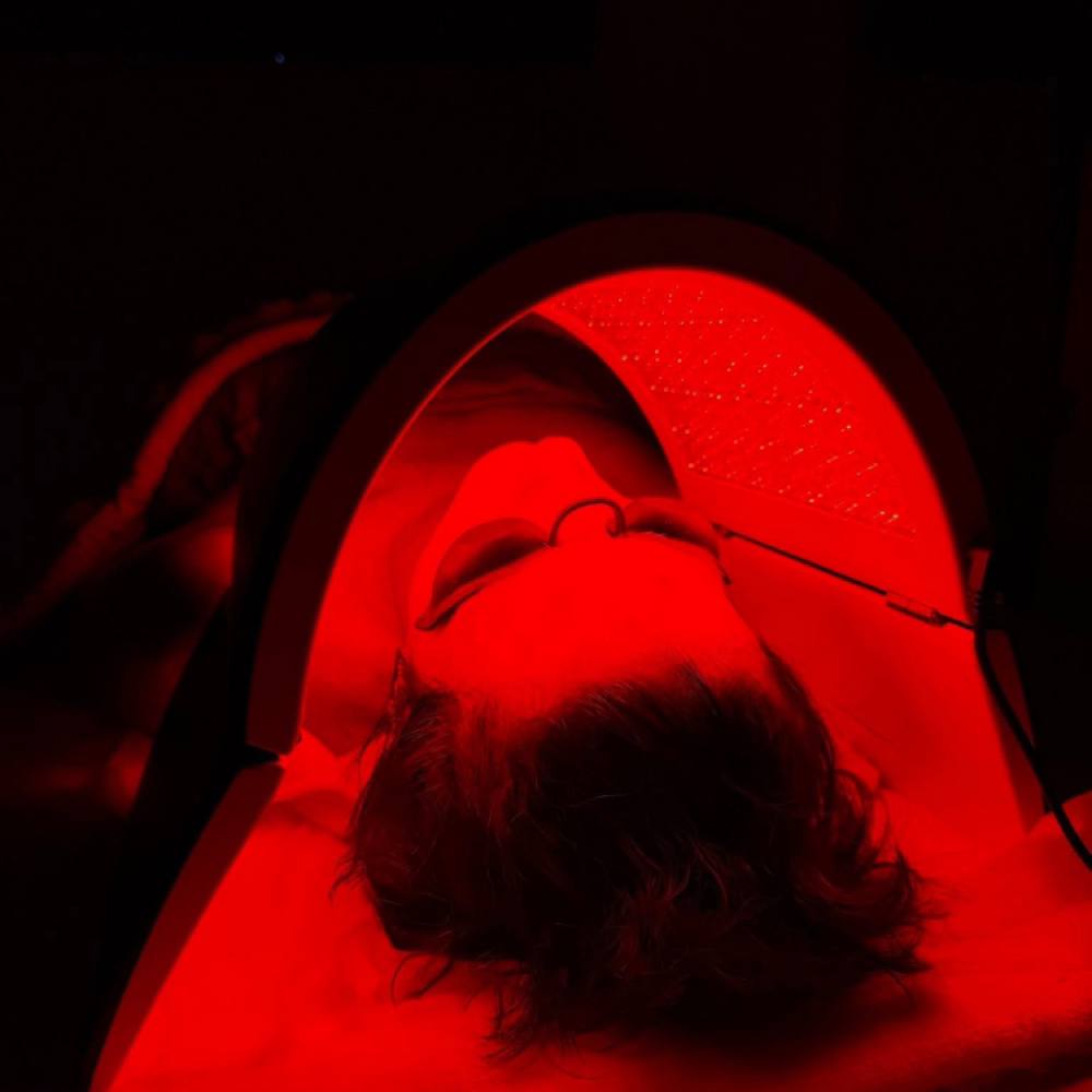 Red light at Retro Esthetics in San Clemente, CA