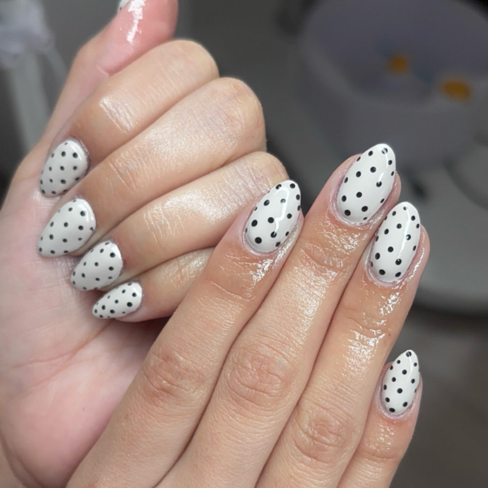 Simple Acrylic Nail Set at Zoe Nobles in Montgomery, TX