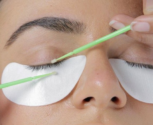 Eyelash Extension Removal