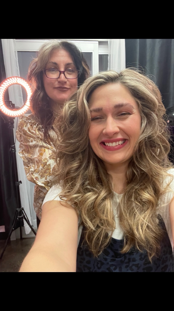 Shampoo, Blowout & Style